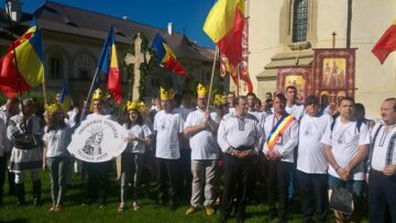 Urmași ai răzeșilor lui Ștefan cel Mare, din Moldova, Basarabia și Bucovina, au venit să se închine la mormântul voievodului de la Putna