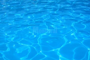 Mama acuză calitatea apei din piscină