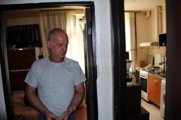 Ca să scape de chiriașii primăriei din căminul liceului, le-au tăiat electricitatea și apa