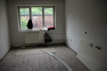 Ca să scape de chiriașii primăriei din căminul liceului, le-au tăiat electricitatea și apa