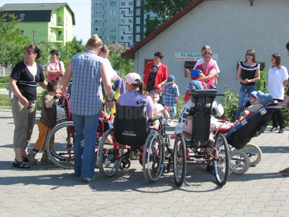 Copiii cu handicap grav nu vor mai fi puși pe drumuri, la comisiile de evaluare, până la 18 ani