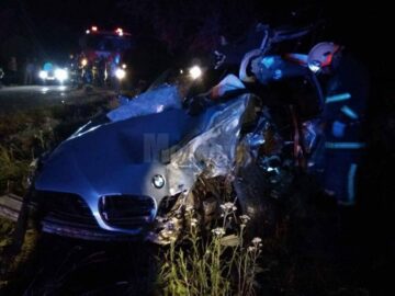 Impactul dintre cele două mașini a fost deosebit de violent
