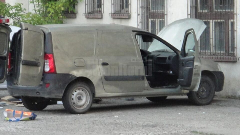 Polițiștii au cercetat mașina suspectă