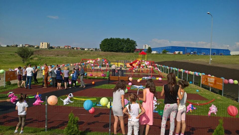 Noul loc de joacă a fost inaugurat ieri, la blocurile ANL din zona Metro
