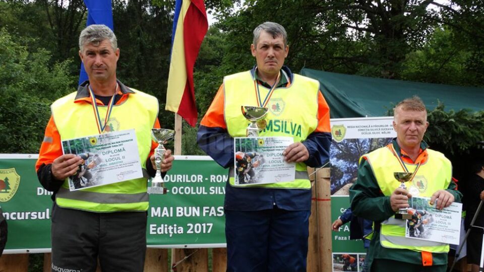 Ocupanții celor trei locuri pe podium, în urma concursului național "Cel mai bun fasonator"
