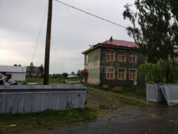 Acoperișul școlii din Vadu Moldovei a fost smuls de vânt