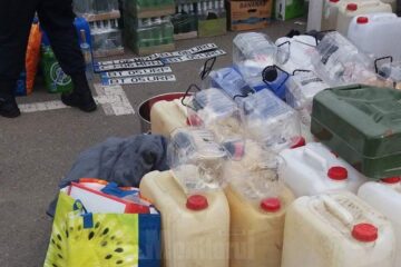 Marfuri confiscate din microbuz