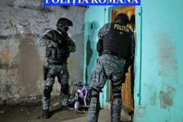 Peste 50 de oameni ai legii au fost mobilizați pentru ridicarea inculpațílor