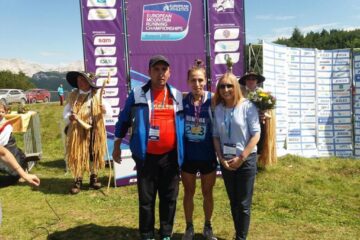 Campionul european Gabriel Bularda alături de antrenorul Cristian Prâsneac și de Gabi Szabo