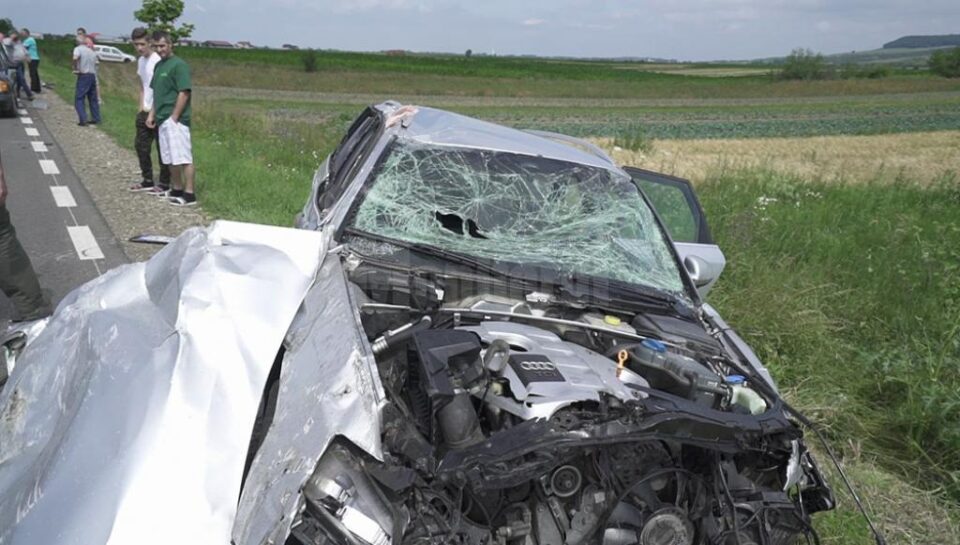 Autoturismul s-a răsturnat pe o distanță de 90 de metri