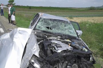 Autoturismul s-a răsturnat pe o distanță de 90 de metri