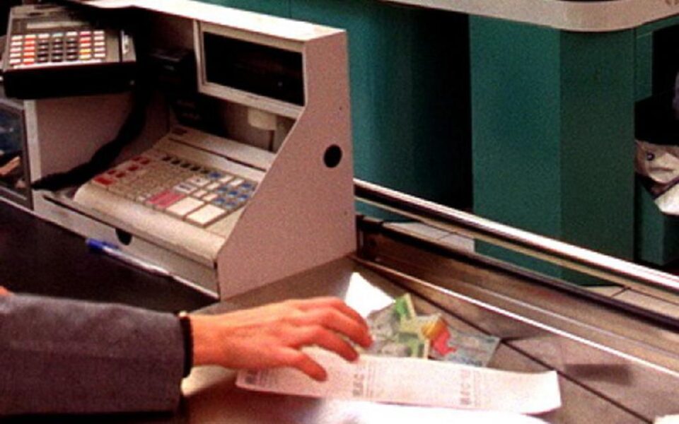 Dosar penal pentru furtul unor cabanoși în valoare de 6,99 de lei. Foto: www.stirileprotv.ro