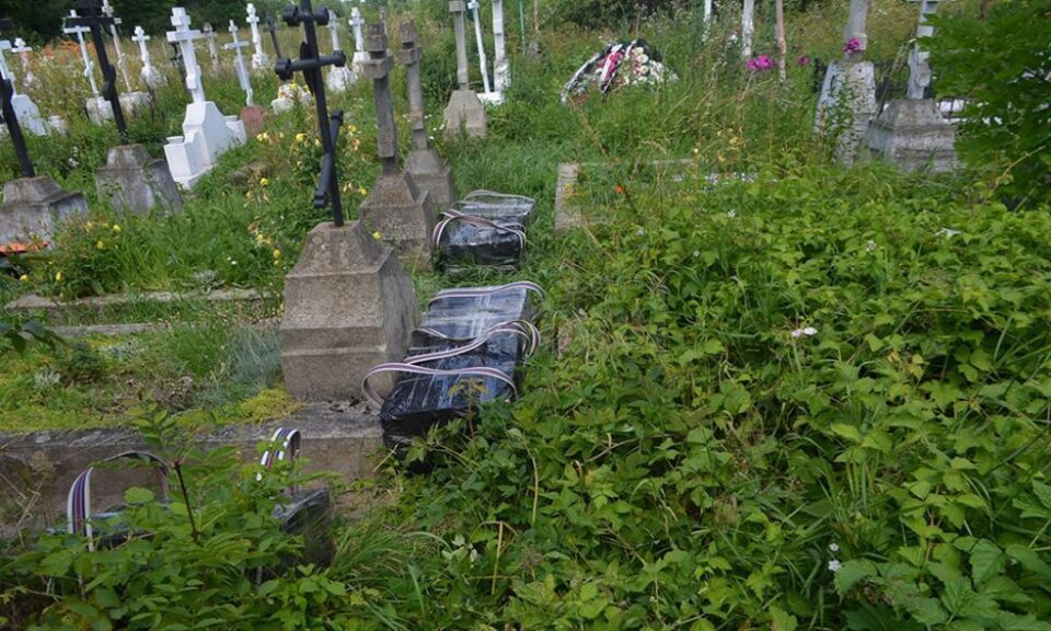 Coletele ascunse în cimitirul din Climăuți conțineau trei mii de pachete de țigări, care cel mai probabil fuseseră aduse din Ucraina