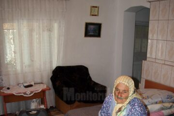 La cei 86 de ani, Lucreția Apopei este dependentă de aparatul de oxigen