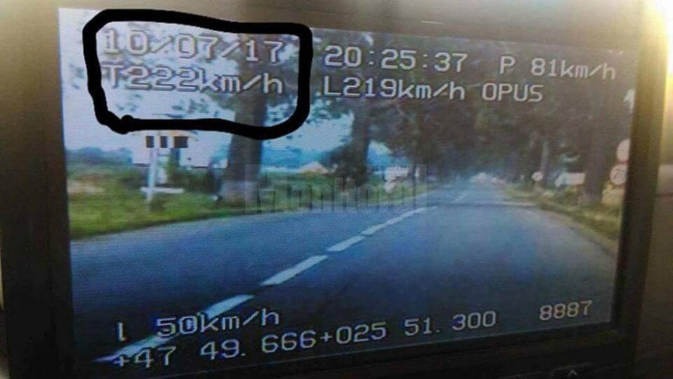 Autoturismul rula cu 222 de kilometri la oră Autoturismul rula cu 222 de kilometri la oră