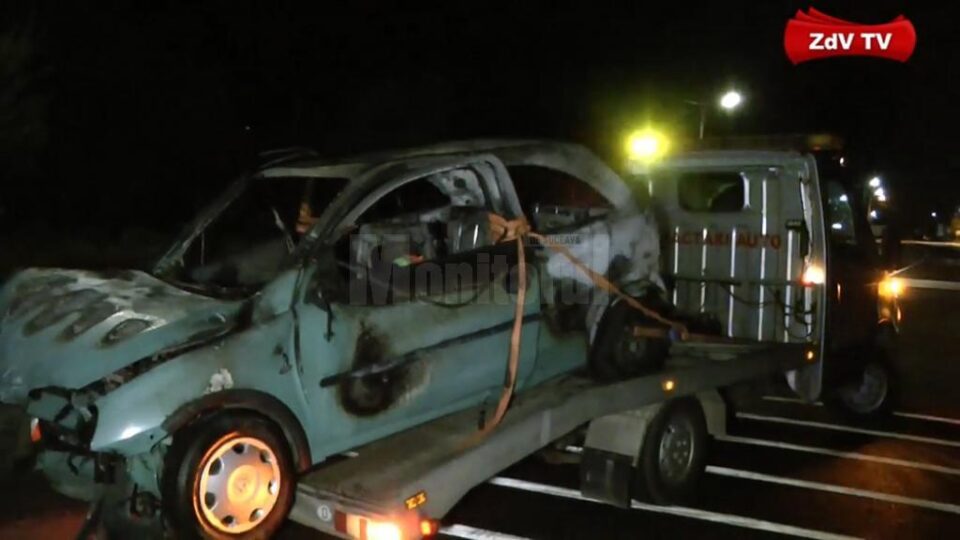 Autoturismul Opel Corsa a ars complet