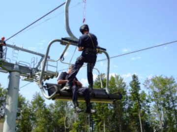 Exercițiu de salvare a unor persoane blocate în telescaun