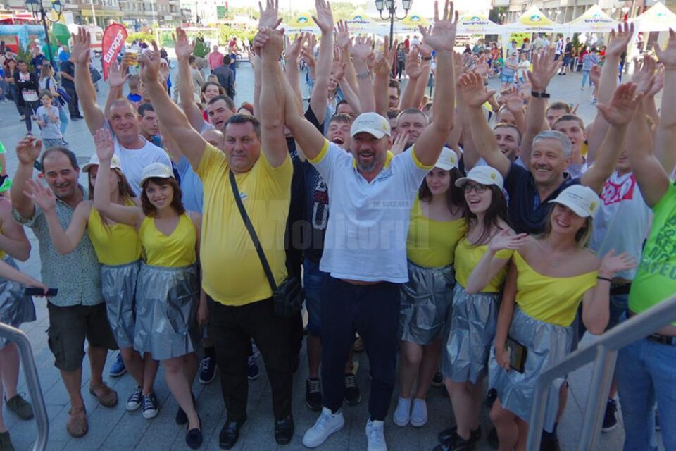 Iubitorii fotbalului din Suceava nu au ratat întâlnirea cu Bogdan Stelea