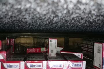 Țigări ascunse în autoturism, descoperite de lucrătorii din PTF Siret