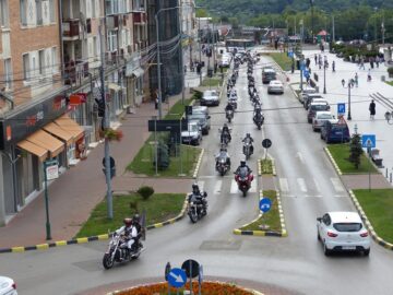 În drumul spre Cacica, motocicliștii au trecut în paradă prin centrul Sucevei
