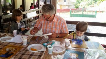 Tabăra iconarilor suceveni a fost inițiată de preotul paroh Mitu Pascal