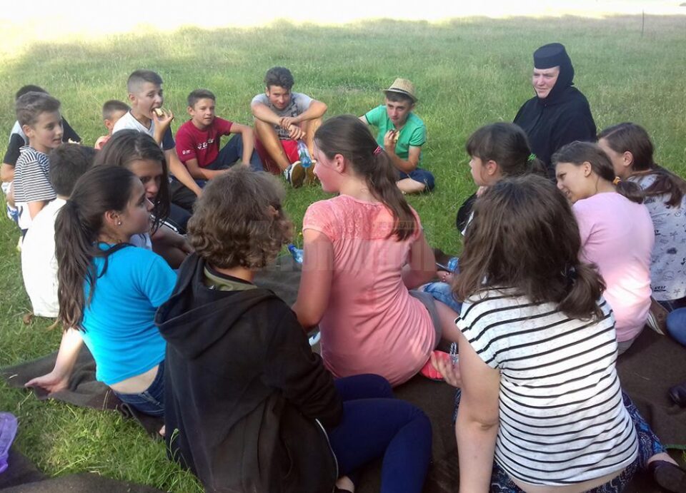 Tabără de recreație, educație morală și spirituală, la Mănăstirea Probota
