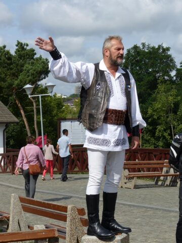 Bicicliștii și motocicliștii au deschis ediția de anul acesta a programului „Pelerin în Bucovina”