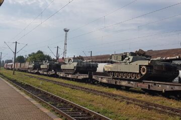 Un tren cu echipament militar a tranzitat ieri județul