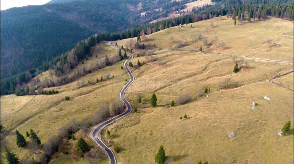 Unul dintre cele mai spectaculoase drumuri turistice din întreaga țară, Transrarăul, a fost redeschis