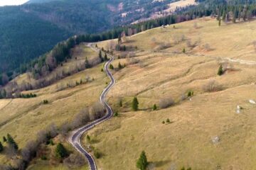 Unul dintre cele mai spectaculoase drumuri turistice din întreaga țară, Transrarăul, a fost redeschis