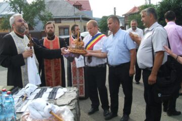 Aproape 80 de persoane au participat la comemorarea a 120 de ani de la nașterea prof. Orest Bucevschi, la Păltinoasa