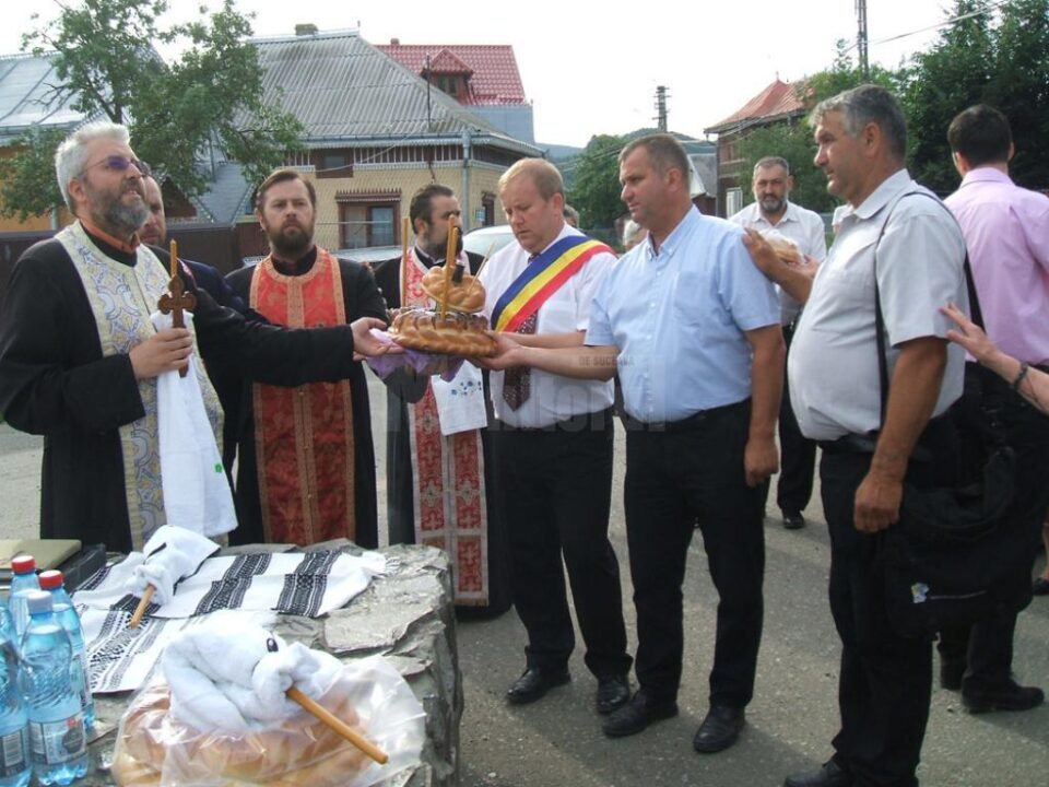 Aproape 80 de persoane au participat la comemorarea a 120 de ani de la nașterea prof. Orest Bucevschi, la Păltinoasa