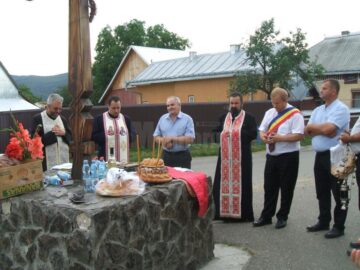 Aproape 80 de persoane au participat la comemorarea a 120 de ani de la nașterea prof. Orest Bucevschi, la Păltinoasa