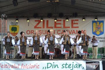 Festivalul folcloric „Din stejar, stejar răsare!”, ediția a VI-a, a reunit câteva sute de spectatori la Cajvana