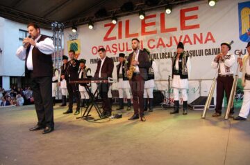 Festivalul folcloric „Din stejar, stejar răsare!”, ediția a VI-a, a reunit câteva sute de spectatori la Cajvana