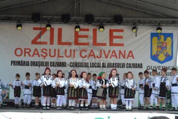 Festivalul folcloric „Din stejar, stejar răsare!”, ediția a VI-a, a reunit câteva sute de spectatori la Cajvana