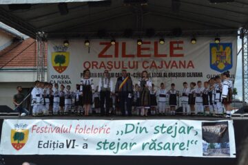 Festivalul folcloric „Din stejar, stejar răsare!”, ediția a VI-a, a reunit câteva sute de spectatori la Cajvana