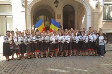 Corala „Ciprian Porumbescu” a Colegiului Național „Ștefan cel Mare” din Suceava a câștigat două medalii de argint la un concurs internațional desfășurat în Letonia