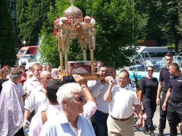 Procesiune religioasă de hramul Fălticeniului