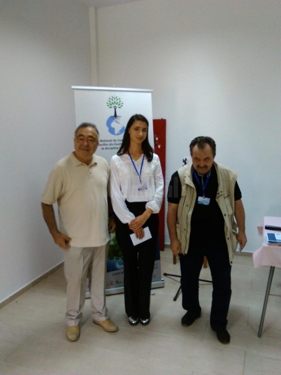 Costin Diaconescu, secretar general al Societății Române de Geografie, Delia Apostol și prof. Marcel Porof Costin Diaconescu, secretar general al Societății Române de Geografie, Delia Apostol și prof. Marcel Porof
