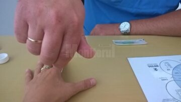 Un medic specializat în acupunctură le garantează sucevenilor că-i scapă de dureri de cap, migrene sau alergii cu ajutorul acelor