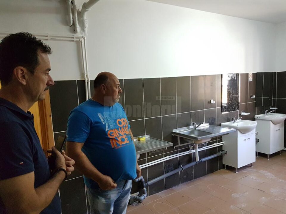 Băile refăcute de la Căminul 2 de la „Petru Mușat”, devenit bloc de locuințe sociale