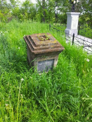 Decorațiunile metalice din cimitirul vechi din Cacica - furate, pietre funerare din anul 1800 - vandalizate