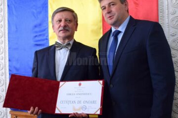 Profesorul universitar doctor Mircea Onofriescu și primarul Cătălin Coman