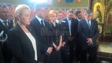Participanti la inmormantarea politistului sucevean