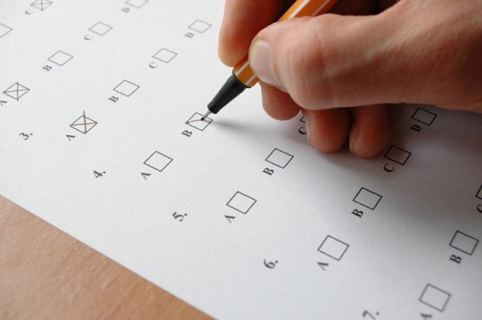80 de candidați, din 123, au promovat examenul. Foto: sibiul100.ro