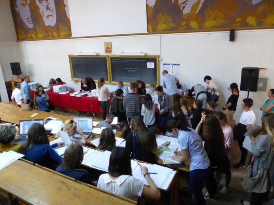 La sesiunea de înscrieri 10 - 21 iulie a.c., la cele 10 facultăți ale Universității „Ștefan cel Mare” din Suceava s-au înscris 2.910 de candidați, cu 418 candidați mai mult decât în sesiunea de anul trecut La sesiunea de înscrieri 10 - 21 iulie a.c., la cele 10 facultăți ale Universității „Ștefan cel Mare” din Suceava s-au înscris 2.910 de candidați, cu 418 candidați mai mult decât în sesiunea de anul trecut