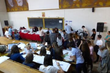 La sesiunea de înscrieri 10 - 21 iulie a.c., la cele 10 facultăți ale Universității „Ștefan cel Mare” din Suceava s-au înscris 2.910 de candidați, cu 418 candidați mai mult decât în sesiunea de anul trecut