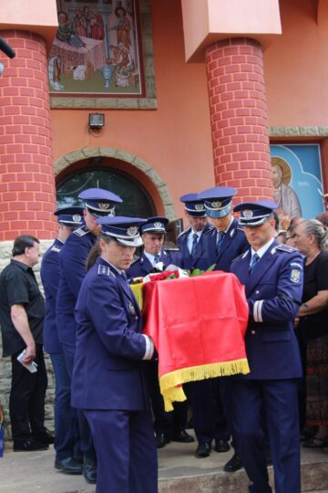 O mulțime impresionantă a fost la înmormântarea lui Sorin Vezeteu
