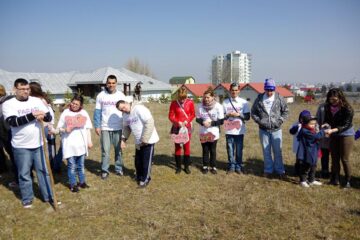 Zeci de copii crescuți în centre de plasament, trimiși în tabere la mare și la munte